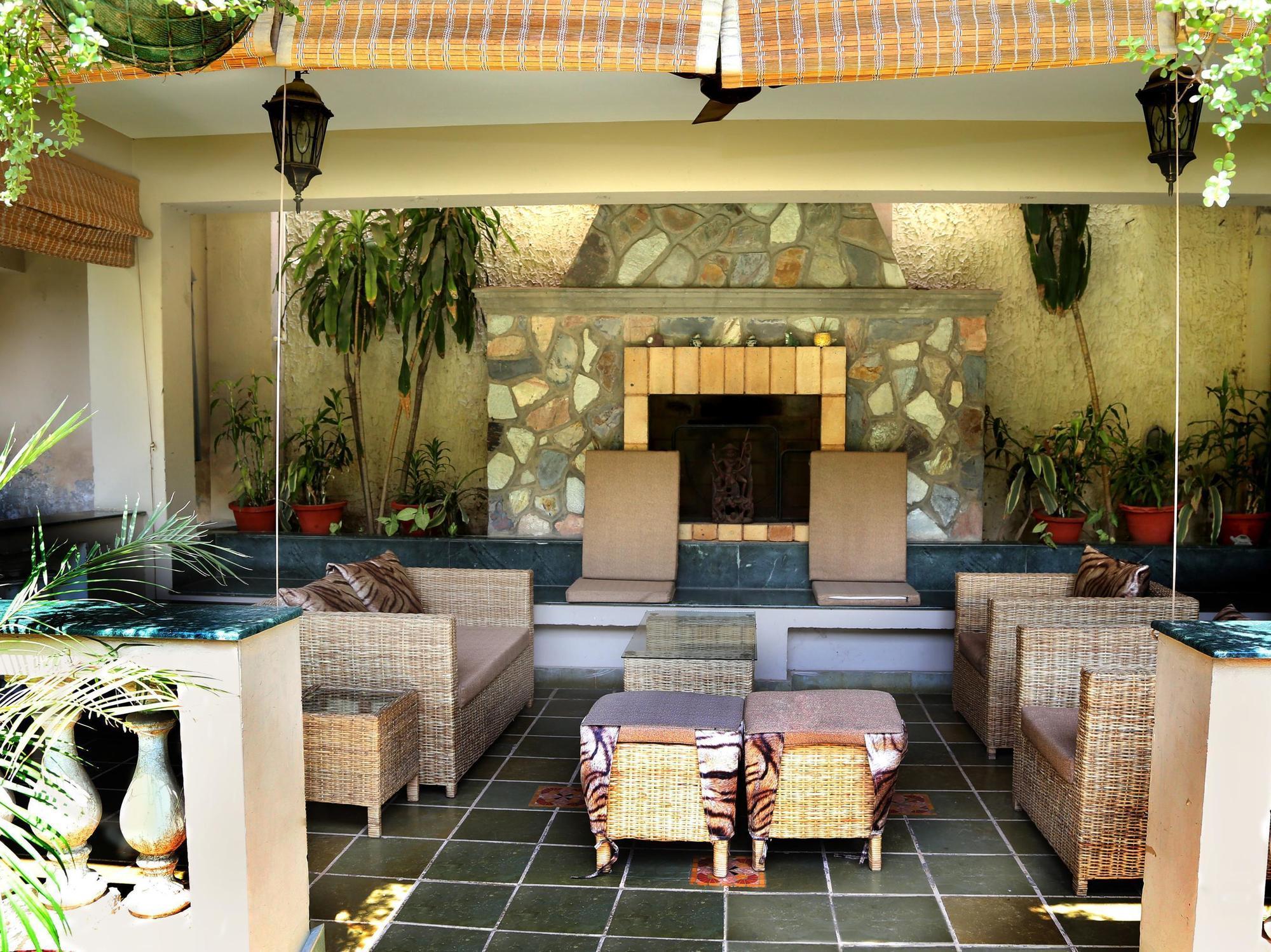 The Estate Villa New Delhi Bagian luar foto