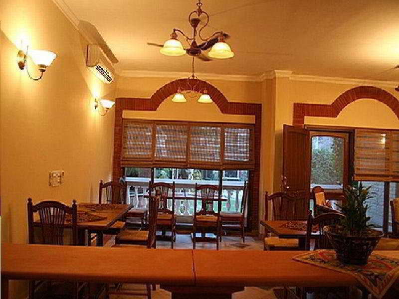 The Estate Villa New Delhi Bagian luar foto